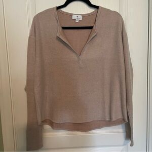 Socialite Soft Beige Cropped V Neck Knit Sweater Size M